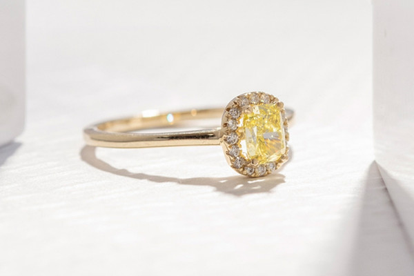 Prsteň s certifikovaným yellow lab-grown diamantom